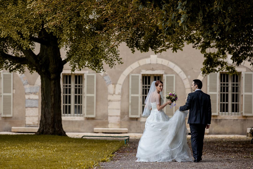 photographe de mariage à Dijon en Bourgogne dans un parc couple