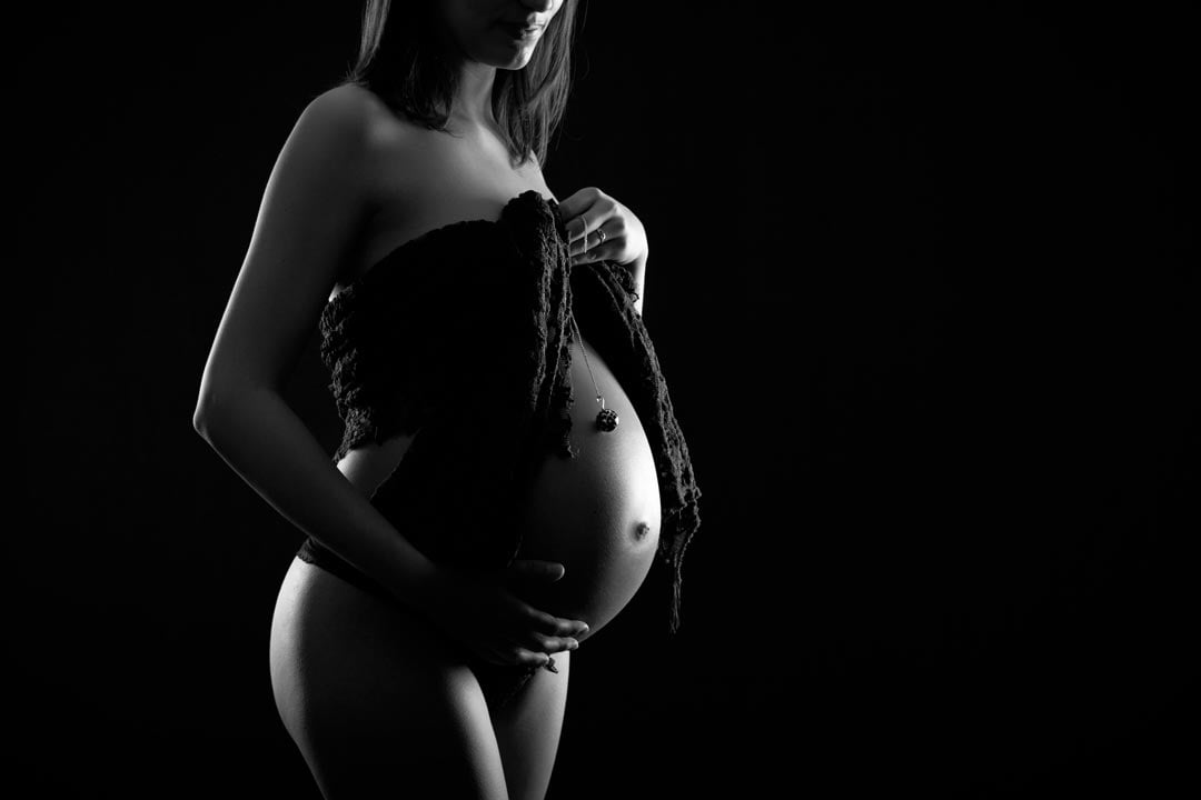 portrait de femme grossesse bidon rond studio Dijon maternité