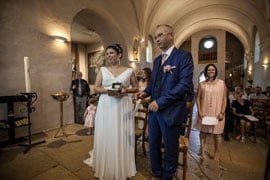 photographe mariage Dijon cérémonie relieuse à l'église 02