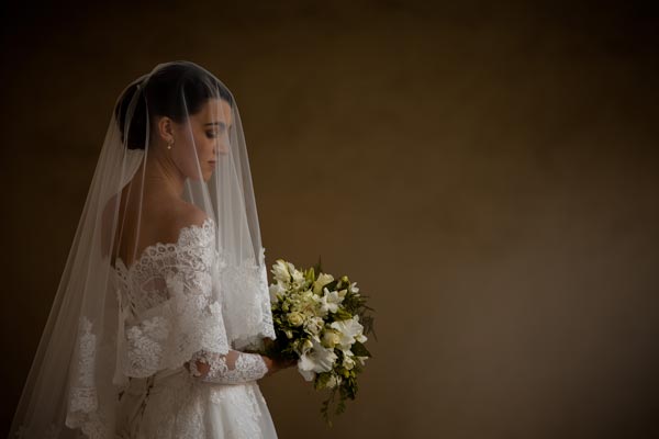 Photographe mariage Dijon robe et voile de mariée