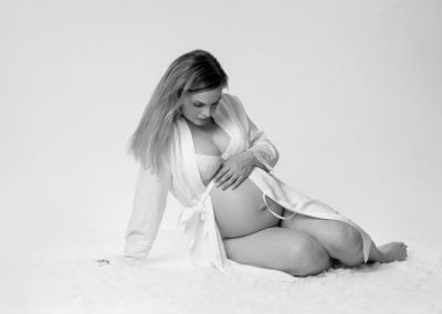 Séance photo de grossesse à Dijon en studio